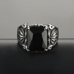 Anel Masculino de Ônix Preto com Coroa de Cristal