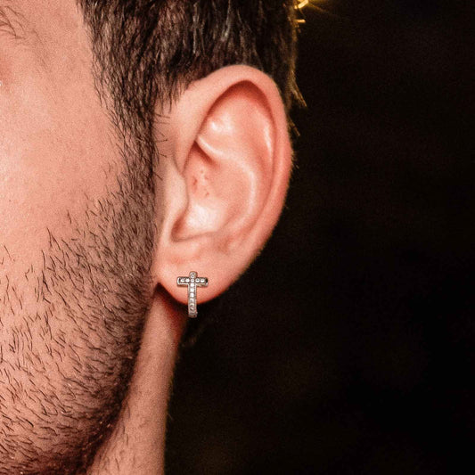 Brincos de argola em forma de cruz de zircônia cúbica para homens