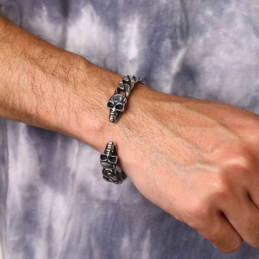Pulseira de corrente cubana com cabeça de esqueleto e caveira gótica