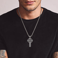 Colar com pingente de cruz celta irlandesa para homens e mulheres