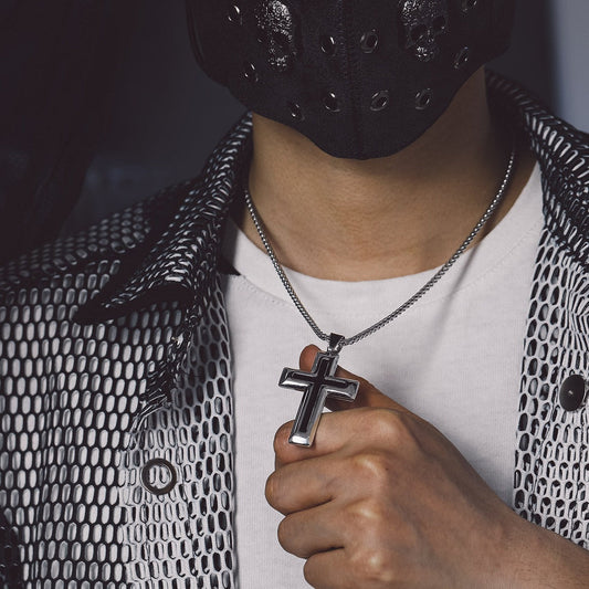 Colar com pingente de cruz esmaltado preto cristão para homens e mulheres