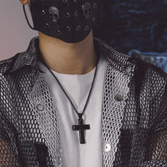 Colar com pingente de cruz esmaltado preto cristão para homens e mulheres