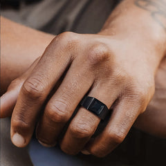 Anel minimalista com pedra preciosa para homens