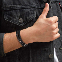 Pulseira de presente com punho de couro trançado preto gravado