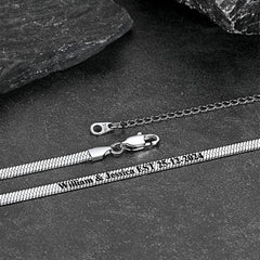 Gargantilha com corrente de cobra em espinha de peixe personalizada e gravada para mulheres e homens