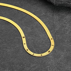 Gargantilha com corrente de cobra em espinha de peixe personalizada e gravada para mulheres e homens