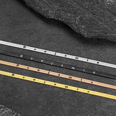 Gargantilha com corrente de cobra em espinha de peixe personalizada e gravada para mulheres e homens