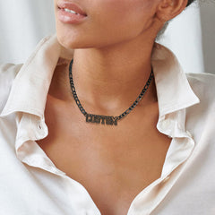 Colar com corrente Figaro com placa de identificação personalizada para mulheres