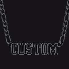 Colar com corrente Figaro com placa de identificação personalizada para mulheres