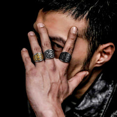 Anel de bússola viking com nó celta masculino