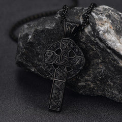 Colar com pingente de cruz celta irlandesa para homens e mulheres