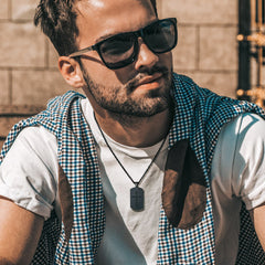 Colar masculino Christian Joshua com 19 pingentes de cruz e placa de identificação