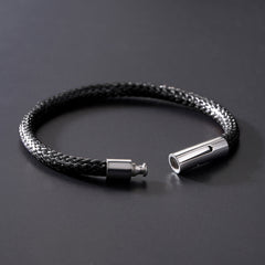 Conjunto de pulseira e colar com corrente de couro trançado