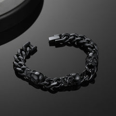 Pulseira de elos grossos de corrente cubana com caveira gótica