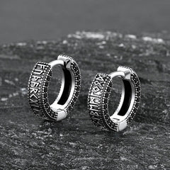 Brincos de argola Viking Rune de prata esterlina com zircônia preta para homens