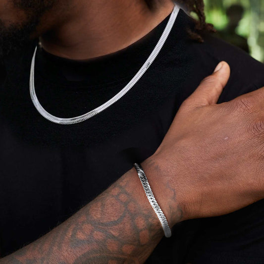 Conjunto de colar e pulseira com elos de corrente de cobra