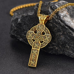 Colar com pingente de cruz celta irlandesa para homens e mulheres