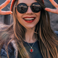 Colar de cristal com garra de dragão e caveira gótica masculino