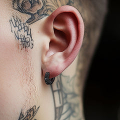 Brincos de argola Huggie com caveira de zircônia cúbica para homens