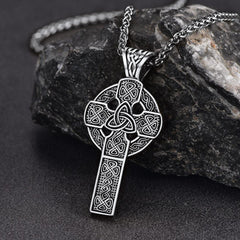 Colar com pingente de cruz celta irlandesa para homens e mulheres