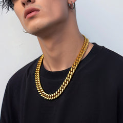 Colar feminino com corrente de meio-fio e elos pesados de Miami Cuban