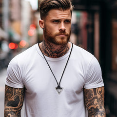 Colar Triângulo Viking Mobius com Corrente de Couro Trançado Ajustável