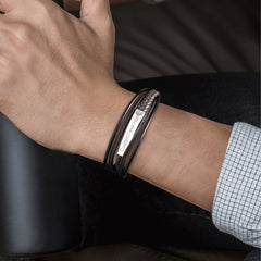 Pulseira personalizada de couro trançado com identificação para filho, pai e marido