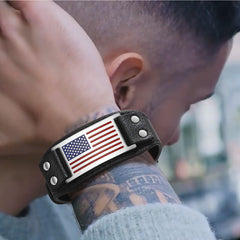 Pulseira de couro com bandeira americana preta