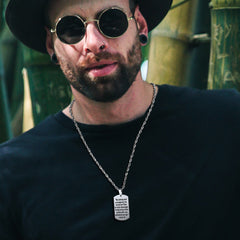 Colar masculino Christian Joshua com 19 pingentes de cruz e placa de identificação