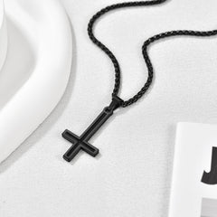 Colar de cruz invertida esmaltada masculino