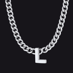 Colar feminino com corrente de elos cubanos personalizados de 7 mm e letra inicial de 18 polegadas