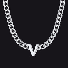 Colar feminino com corrente de elos cubanos personalizados de 7 mm e letra inicial de 18 polegadas
