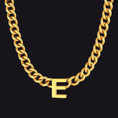 Colar feminino com corrente de elos cubanos personalizados de 7 mm e letra inicial de 18 polegadas