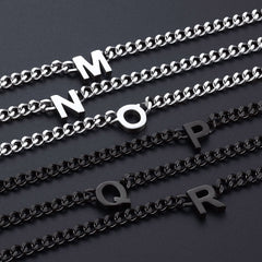 Colar feminino com corrente de elos cubanos personalizados de 7 mm e letra inicial de 18 polegadas