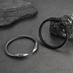 Pulseira pendente com caveira e runas vikings