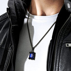 Colar masculino gótico com garra de dragão e cristal rubi