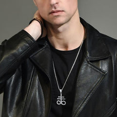 Colar com pingente de cruz Leviatã e Satanás da Igreja para homens