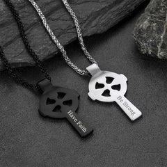 Colar com pingente de cruz celta irlandesa e runas vikings para homens