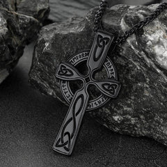 Colar com pingente de cruz celta irlandesa e runas vikings para homens