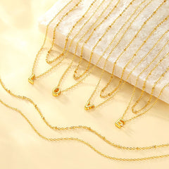 Colares em camadas com a letra inicial AZ para mulheres