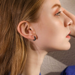 Brincos de argola Huggie pretos de prata esterlina para homens e mulheres 10 mm