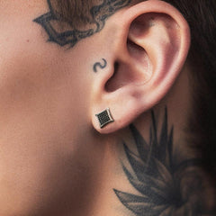 Brincos quadrados masculinos de zircônia cúbica com runas vikings e runas vikings