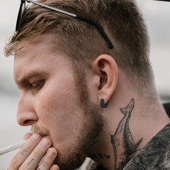 Brincos Huggie de argola com zircônia cúbica grossa de prata esterlina para piercing masculino