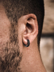 Brincos de argola Viking Rune de prata esterlina com zircônia preta para homens