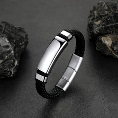 Individuell geflochtenes schwarzes graviertes Lederarmband