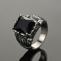 Anel Masculino de Ônix Preto com Coroa de Cristal