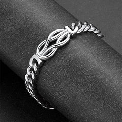 Pulseira de corrente cubana com nó de amor infinito
