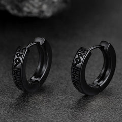 Brincos de argola Huggie com runas nórdicas Viking Runas nórdicas para homens e mulheres