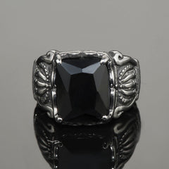 Anel Masculino de Ônix Preto com Coroa de Cristal