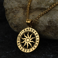 Colar com pingente de runa da roda solar viking masculino